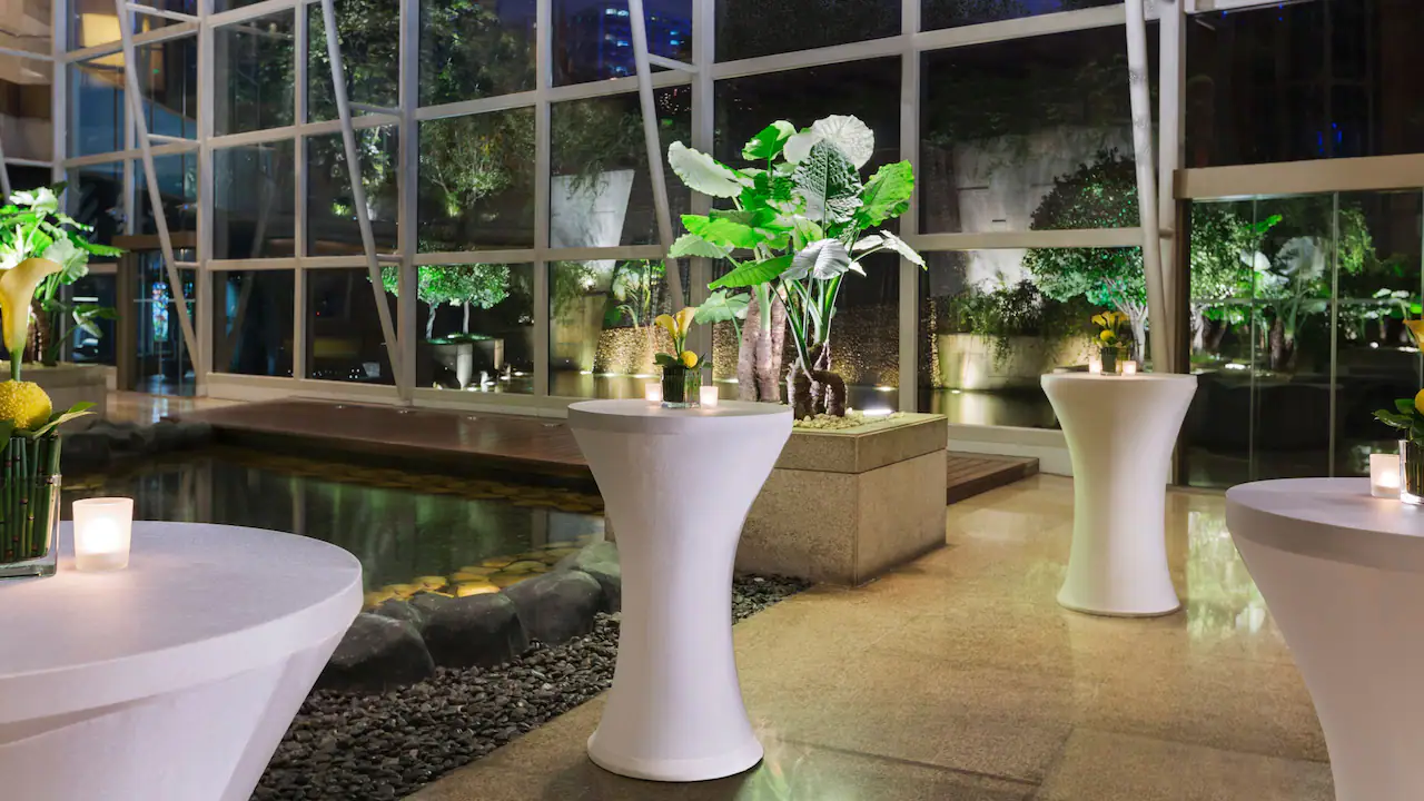 Lower lobby cocktail area