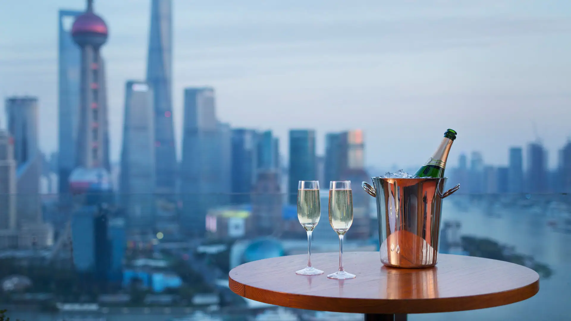 Shang vue bar with view