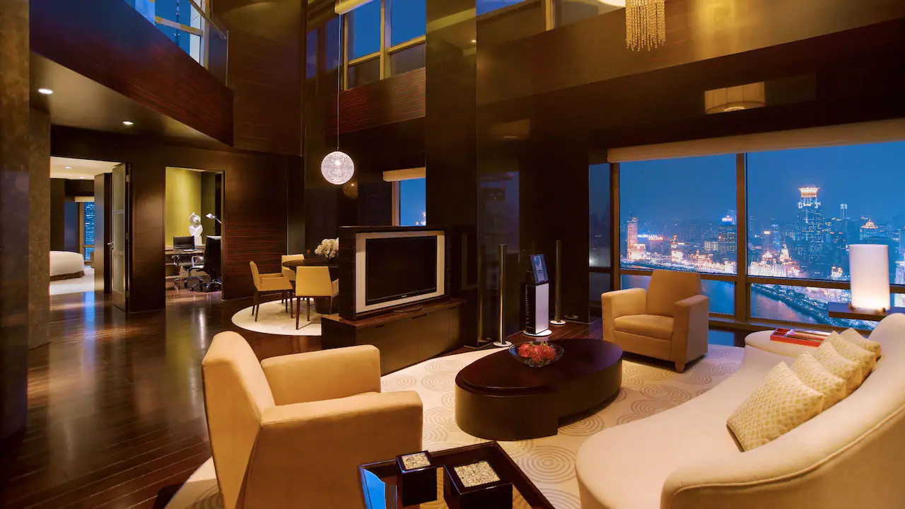 Chairman suite living room